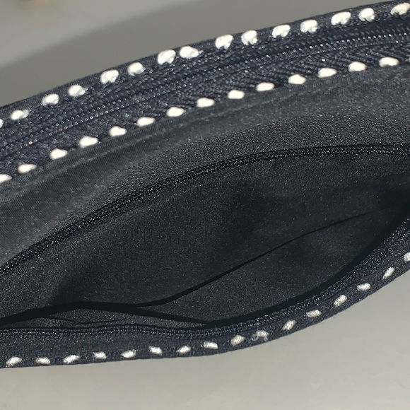 Chanel parfums black with white scalloped detailing cosmetic case 3 pockets - Picture 4 of 6